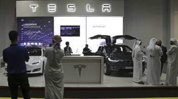 В США проверят электромобили Tesla из-за видеоигр за рулем