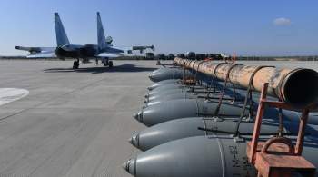 ВКС начнут учить летчиков применению  умных бомб  в СВО, сообщил источник 