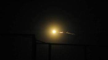 СМИ: ПВО Cирии отражает атаку в небе над Дамаском