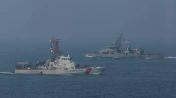 Американский корабль сделал 30 выстрелов из-за маневров иранских катеров