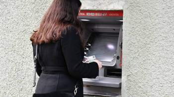 Москвичи за пять лет стали на 40% реже снимать наличные в банкоматах