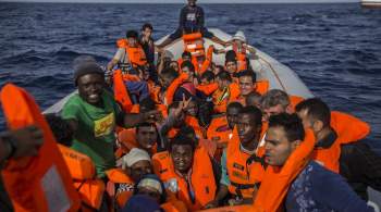 Более 90 мигрантов погибли при крушении лодки в водах Средиземноморья