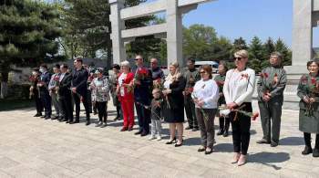 Дипломаты стран СНГ в КНР возложили венки к мемориалу советским воинам