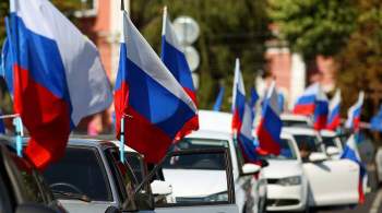 Более 500 праздничных плакатов украсят Москву ко Дню флага