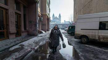 Плачущей из-за бедности украинской пенсионерке нахамили в прямом эфире