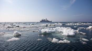 Низкая видимость осложняет спасение танкера в Охотском море 