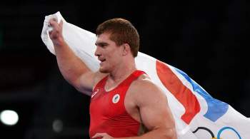 Евлоев станцевал лезгинку в аэропорту в честь победы на Олимпиаде