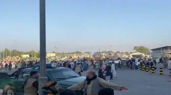 Момент падения людей с улетающего из Кабула самолета попал на видео