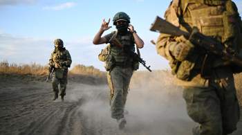 Аксенов заявил, что в России растет уважение к человеку в военной форме 