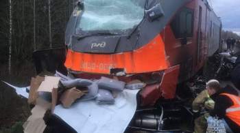 В Нижегородской области электричка столкнулась с грузовиком, погиб человек 