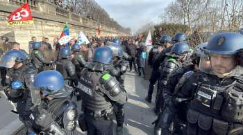На митинге в Париже против пенсионной реформы задержали более 60 человек