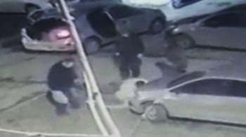 Задержание подозреваемых в избиении пассажира в метро попало на видео
