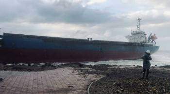 Эвакуацию экипажа сухогруза, севшего на мель у Сахалина, успешно завершили
