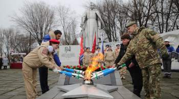 Вечный огонь зажгли на мемориале в Большой Неклиновке Ростовской области 