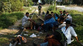 Желающие попасть в США мигранты массово заражаются COVID на погранконтроле
