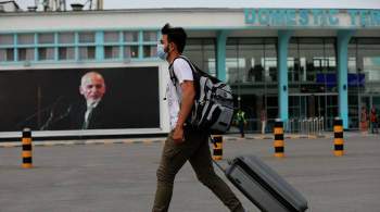 Глава Афганистана убегал с набитыми деньгами машинами, заявило посольство
