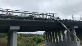 В Чувашии грузовик рухнул с моста