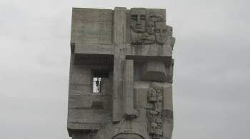 В Магадане реконструируют неудачно покрашенный монумент  Маска скорби 