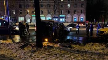 В Москве машина выехала на тротуар и сбила пешеходов
