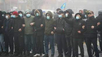 Протестующие в Алма-Ате пошли на штурм мэрии