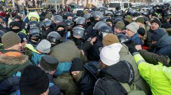 В Киеве сторонники Порошенко митингуют у офиса Зеленского