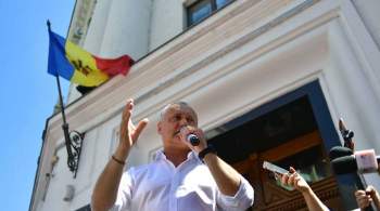 Додон проголосовал на досрочных парламентских выборах в Молдавии