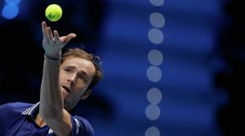 Медведев победил Синнера в последнем матче группы на итоговом турнире ATP