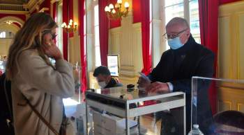 Дюпон-Эньян призвал голосовать за Ле Пен во втором туре выборов