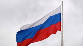 В Вологодской области 30 школ начали учебную неделю с поднятия флага России