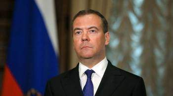 Медведев заявил, что не делит людей на привитых и непривитых от COVID