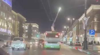 В Воронеже двух мужчин осудят за поездку на крыше автобуса под фейерверк 