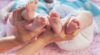 Эксперт оценил возможные задержки развития у детей после COVID-19 у матери