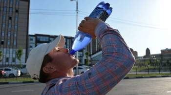 Кардиолог рассказала, сколько воды нужно ежедневно выпивать в жару