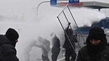 Польша применила слезоточивый газ и взрывпакеты против мигрантов