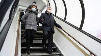 Порошенко поприветствовал сторонников по прилете в аэропорт в Киеве