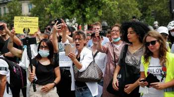 В Марселе во время освещения протестов напали на журналистов