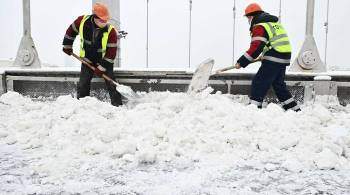 Более 70 тысяч специалистов и 10 тысяч машин убирают снег в Москве