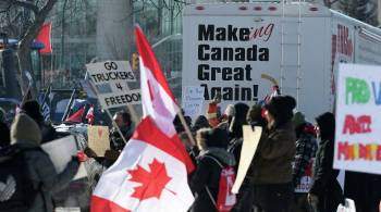 В Канаде мужчина въехал в толпу протестующих против ковидных ограничений