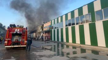 В крымском поселке Красногвардейское загорелся склад на 800  квадратах 