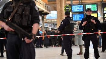 По меньшей мере шесть человек пострадали при нападении на вокзале в Париже