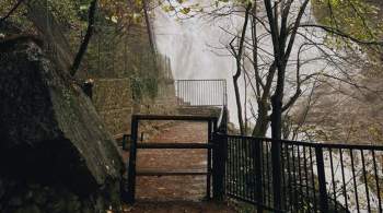 В Крыму из-за дождей произошел обвал породы на входе к водопаду Учан-Су 
