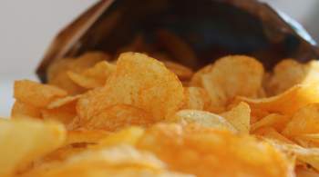 Экономист объяснил, могут ли чипсы и мини-колбаски исчезнуть с прилавков