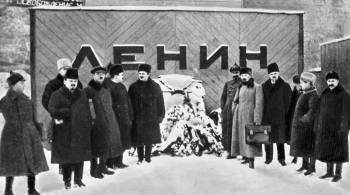 В Госдуме призвали убрать с Красной площади захоронения лидеров СССР