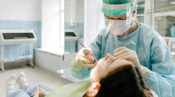 Слуцкий призвал закрепить право женщин с детьми на бесплатные протезы зубов 