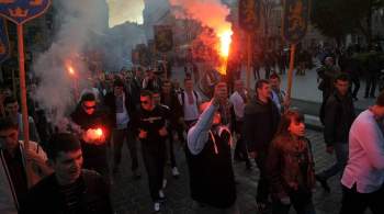 Устроившие марш в Киеве националисты сожгли чучело Зеленского