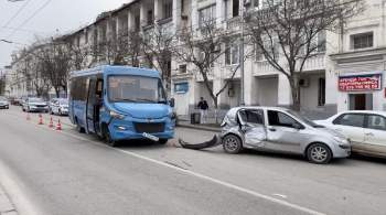 В Севастополе иномарка столкнулась с автобусом, пострадали дети 