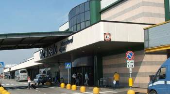 Пожилой турист из Бельгии избил сотрудницу аэропорта в Италии, сообщили СМИ