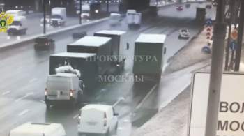 В ДТП с участием пяти автомобилей на МКАД в Москве погиб человек 