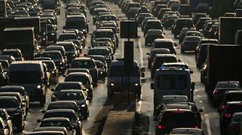 Власти Москвы предупредили о росте числа машин на дорогах перед Новым годом 