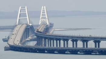 На Крымском мосту перекрыли движение по одной полосе из-за ДТП